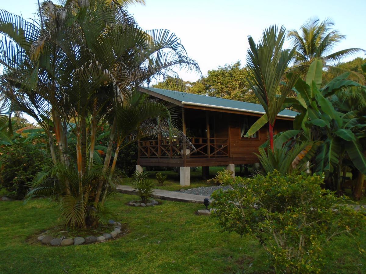 J And H Garden Cabinas Bocas del Toro Exterior foto